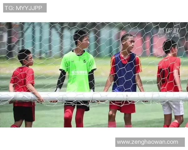 足球巨星温情时刻携手儿女共享绿茵场内外难忘瞬间